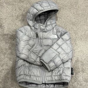Northface 3-6 month jacket. Like new! Gray.